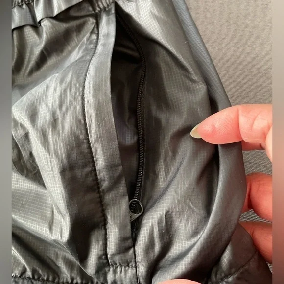 Prana.Tegan jacket w/stowable hood.EUC.Shiny black. Size:Small. No stains,tears - Picture 9 of 13
